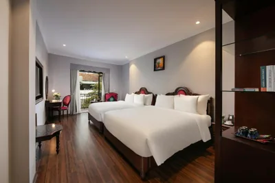 Suite familiale avec balcon — Serene Central Hotel